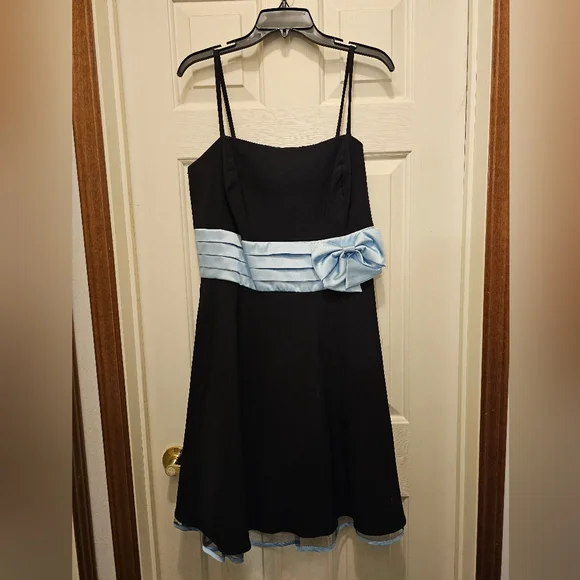 Elegant Black Dress with Light Blue Bow - 1X - Picture 1 of 6